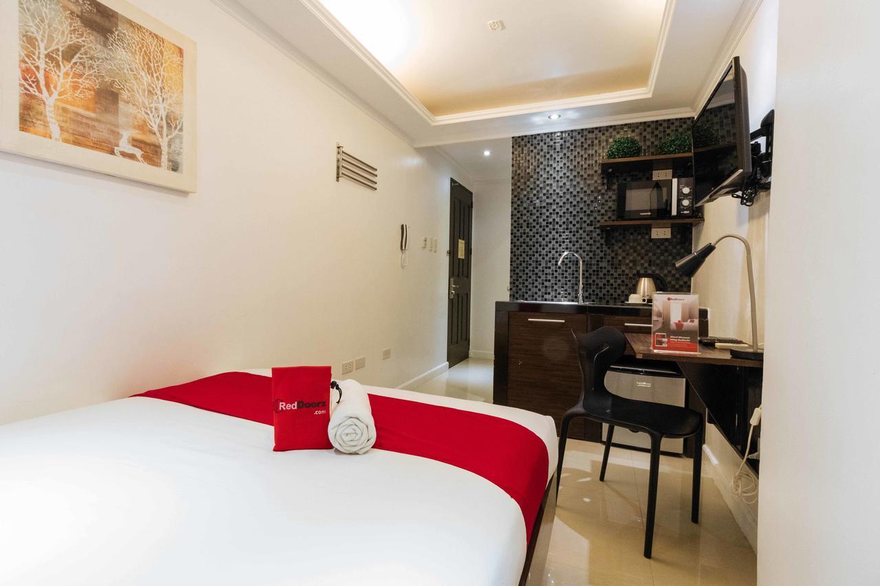 Reddoorz Plus @ Poblacion Makati Makati City Exterior foto