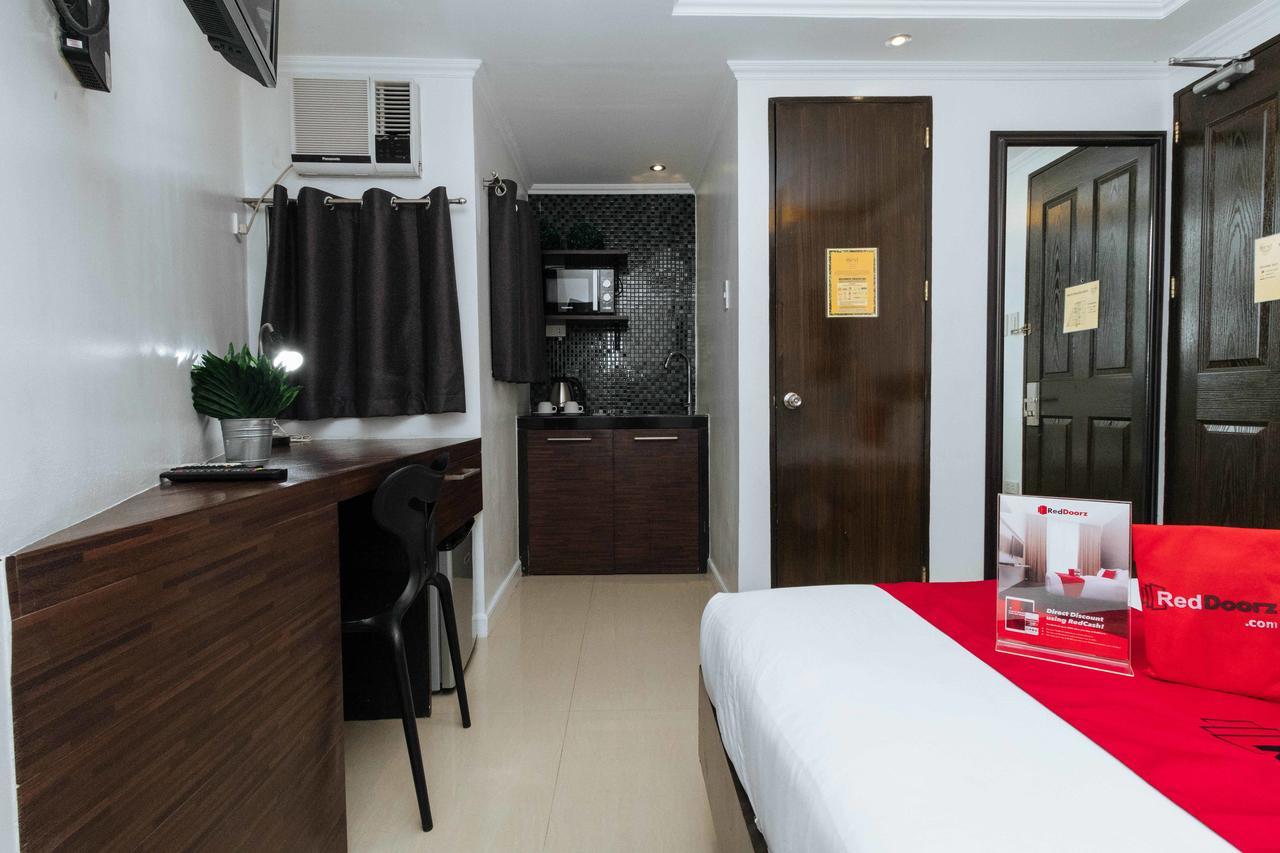 Reddoorz Plus @ Poblacion Makati Makati City Exterior foto